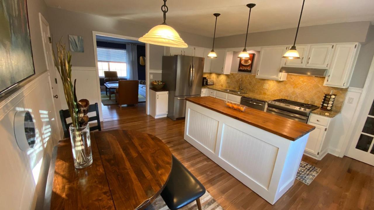 Casa vacanze Here It Is! Cool Cape Cod-3 Br-2.5 Bath-12 Guests Olathe