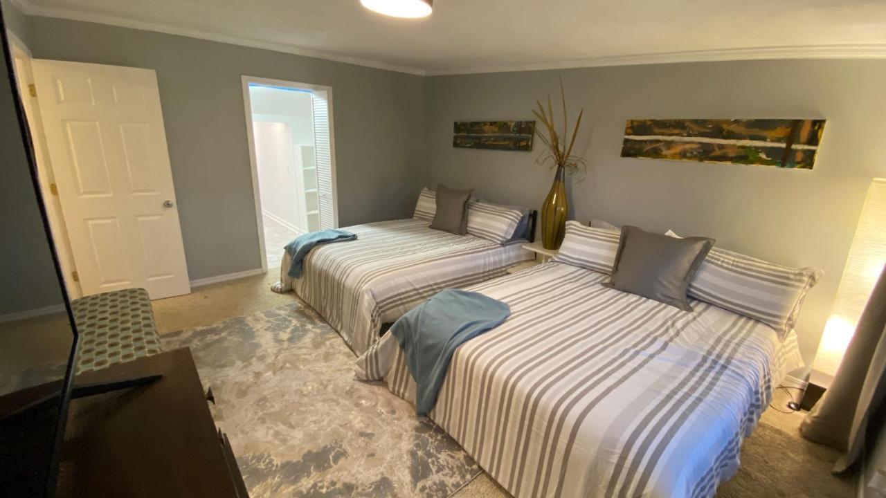 Casa vacanze Here It Is! Cool Cape Cod-3 Br-2.5 Bath-12 Guests Olathe