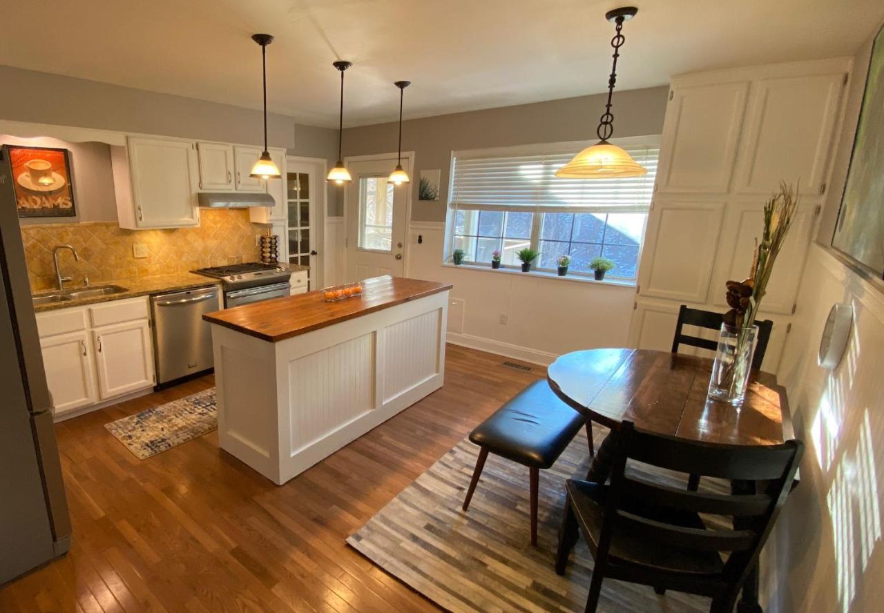 Here It Is! Cool Cape Cod-3 Br-2.5 Bath-12 Guests Casa vacanze Olathe
