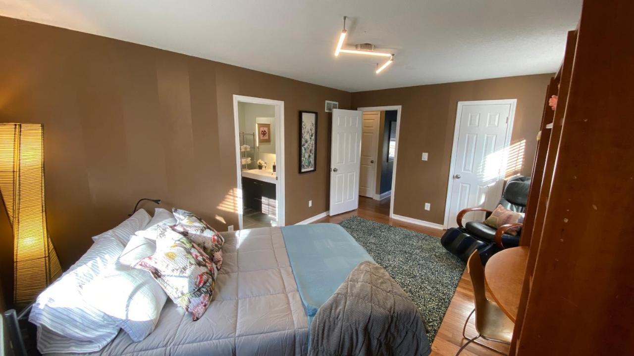 Here It Is! Cool Cape Cod-3 Br-2.5 Bath-12 Guests *